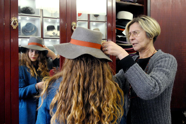 Праве уникатне шешире скоро 90 година, међу муштеријама и Северина